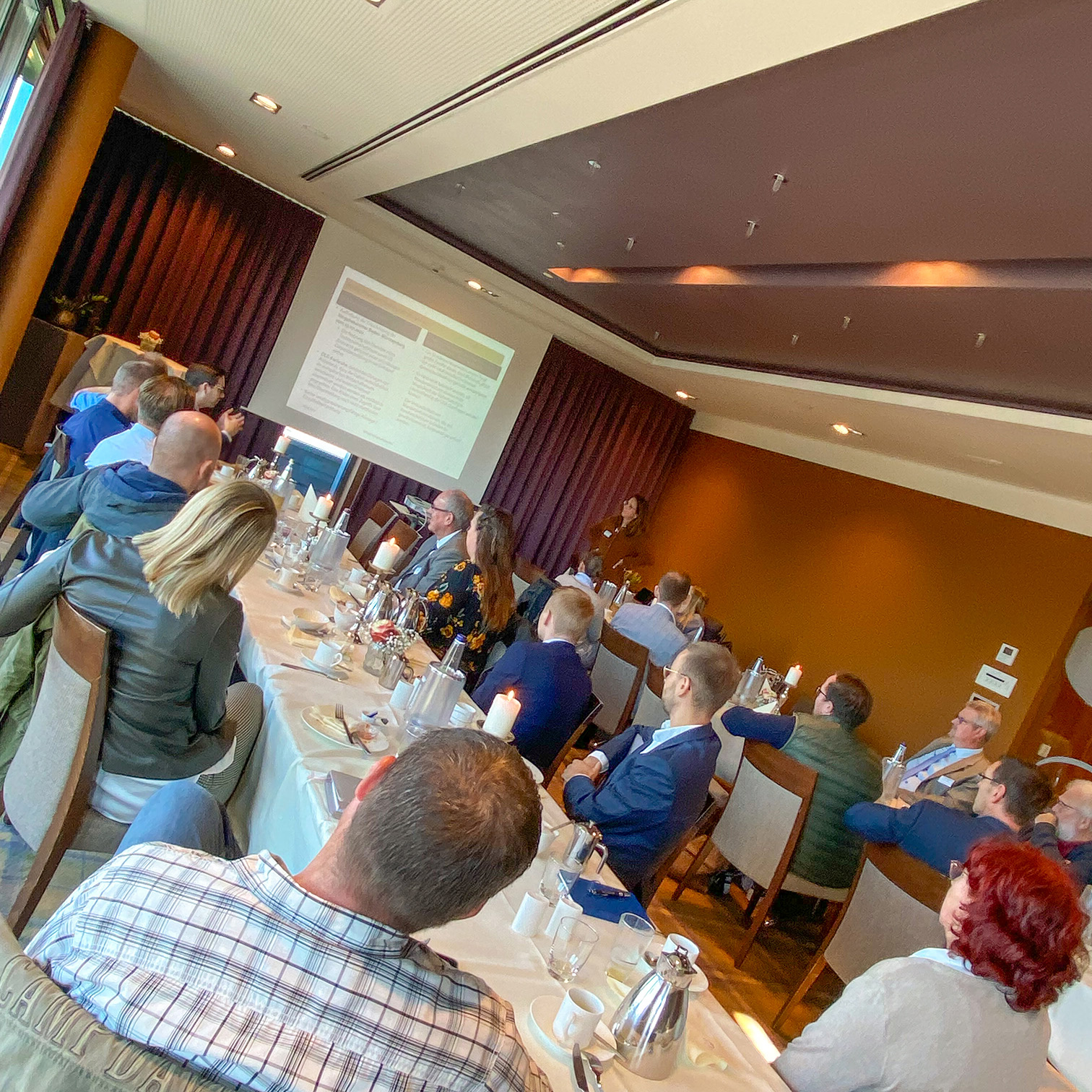 Anna von Laer referiert beim Business Frühstück zu Risiken des Cloud Computing.